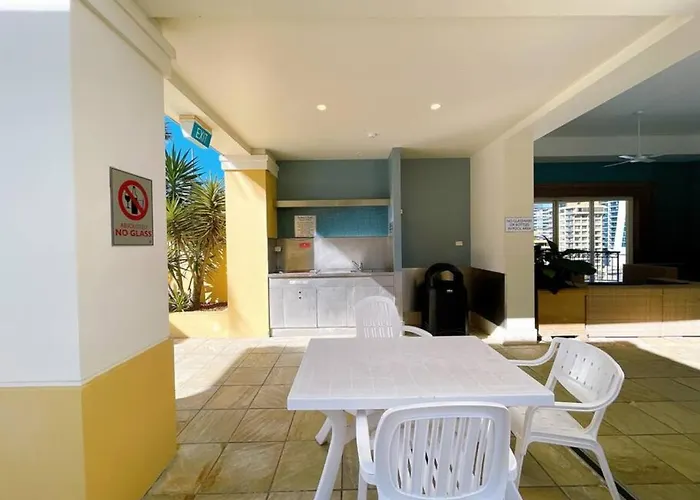 Prime Location 2Bd Serviced Apt At Surfers Paradise