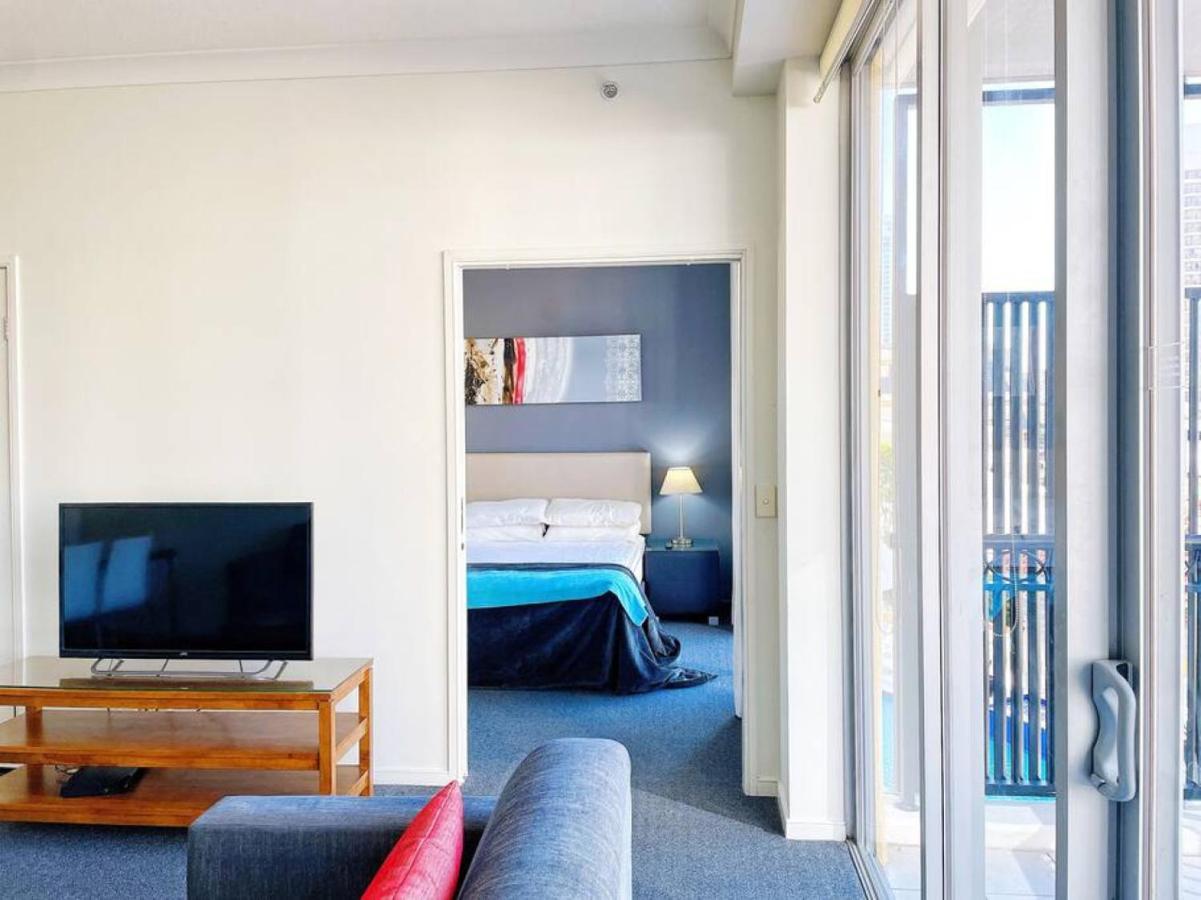 Prime Location 2bd Serviced At Surfers Paradise Apartment