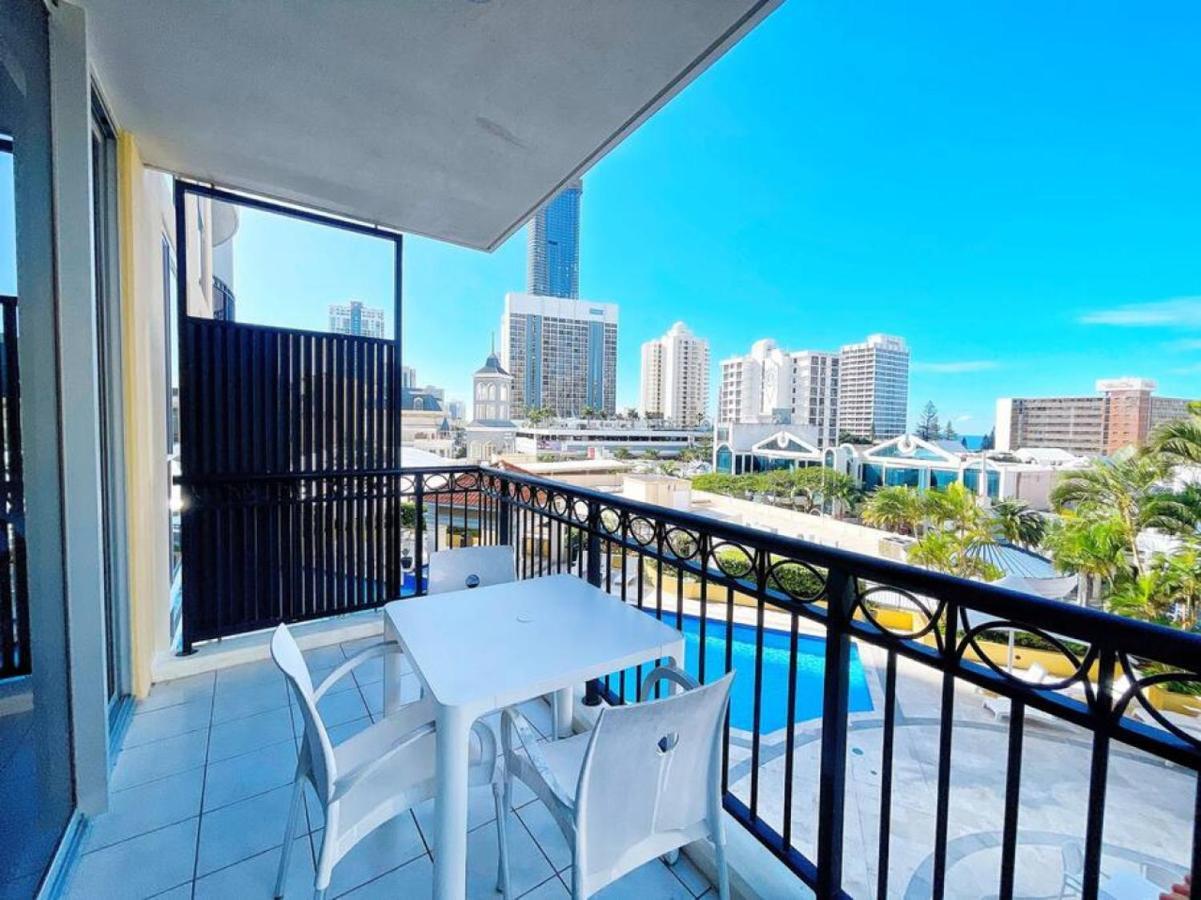 Prime Location 2bd Serviced At Surfers Paradise Apartment