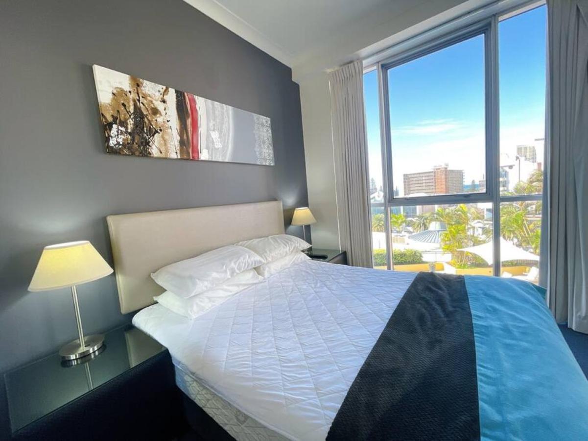 Prime Location 2bd Serviced At Surfers Paradise Apartment *