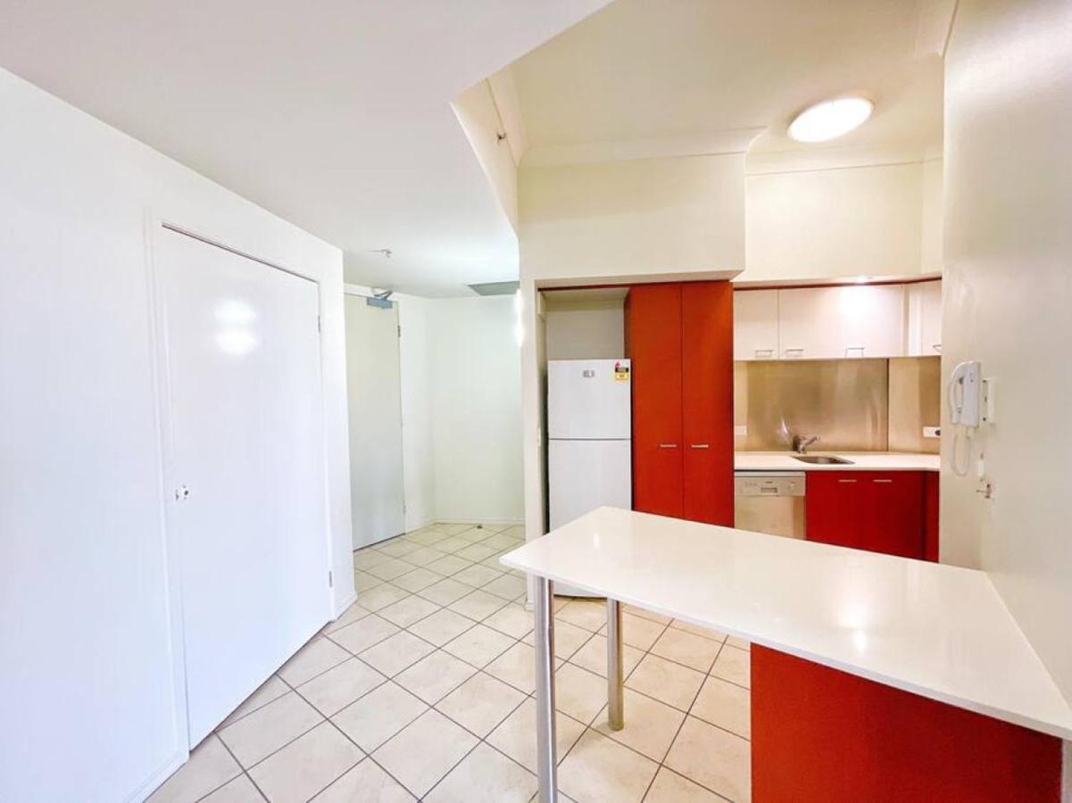 Prime Location 2bd Serviced At Surfers Paradise Apartment *
