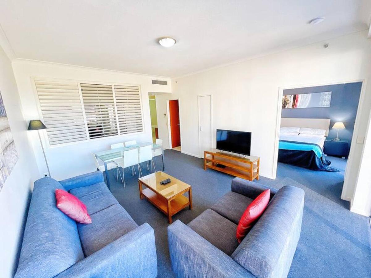 Apartment Prime Location 2bd Serviced At Surfers Paradise
